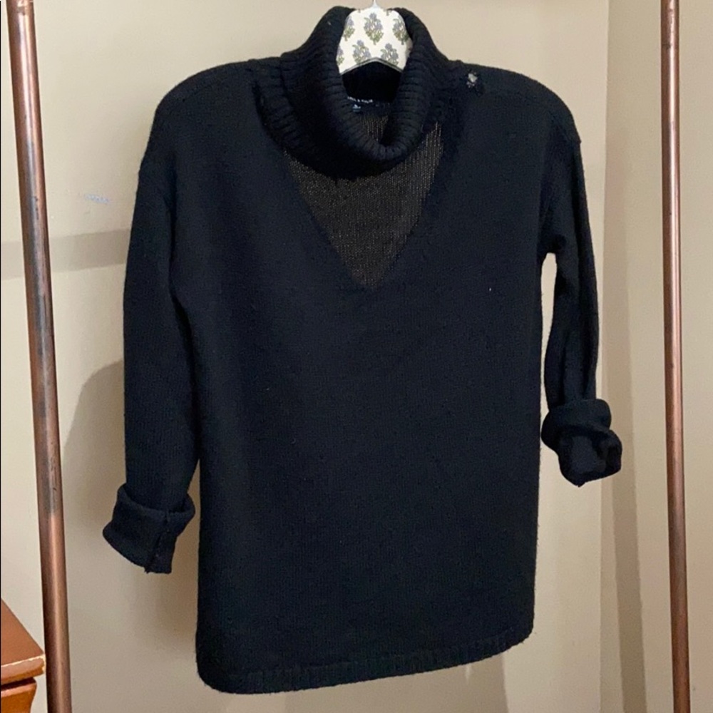 A black Kendall and Kylie top